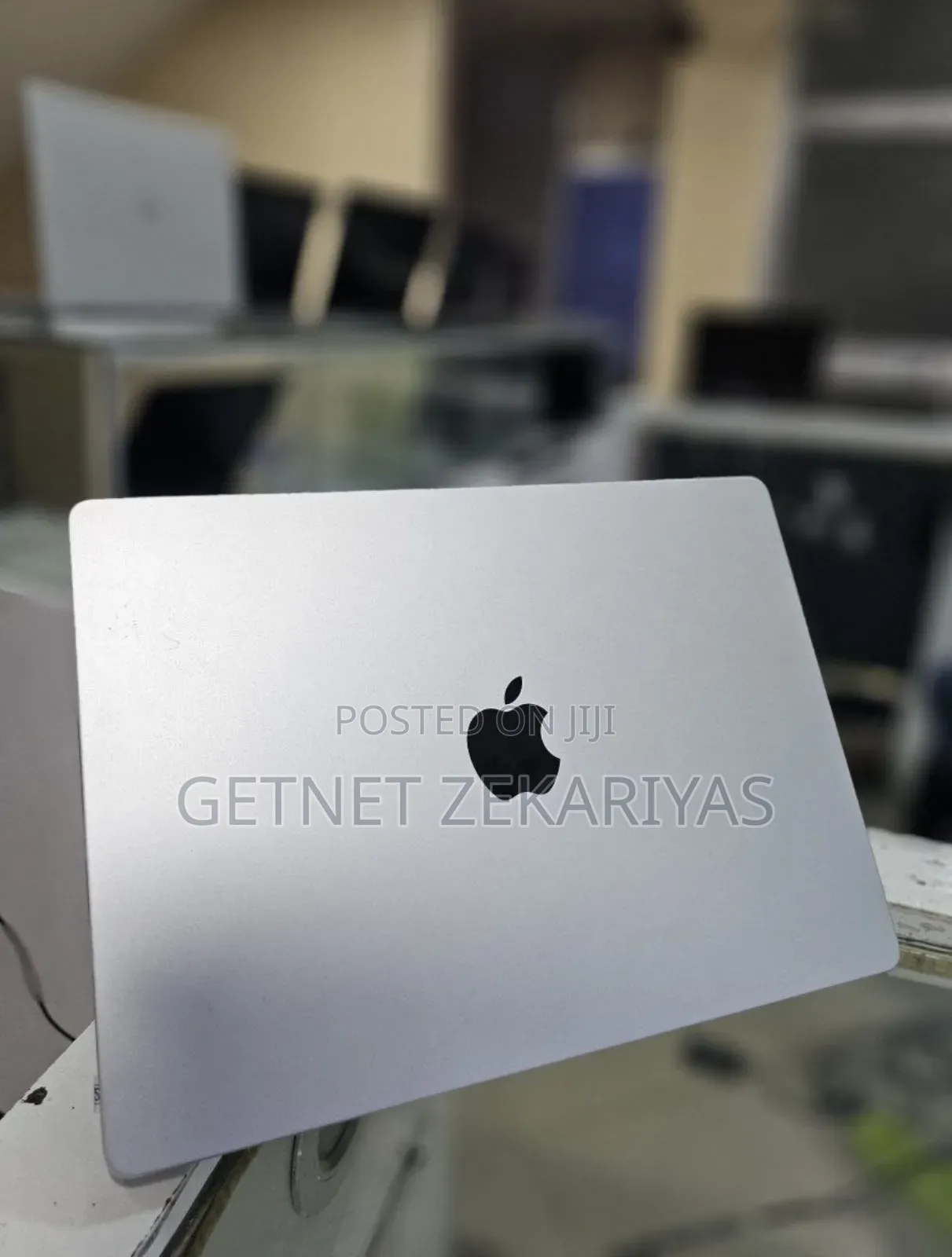New Apple MacBook Pro 2023 M3 14-Inch 8GB Apple M3 Pro SSD 512GB