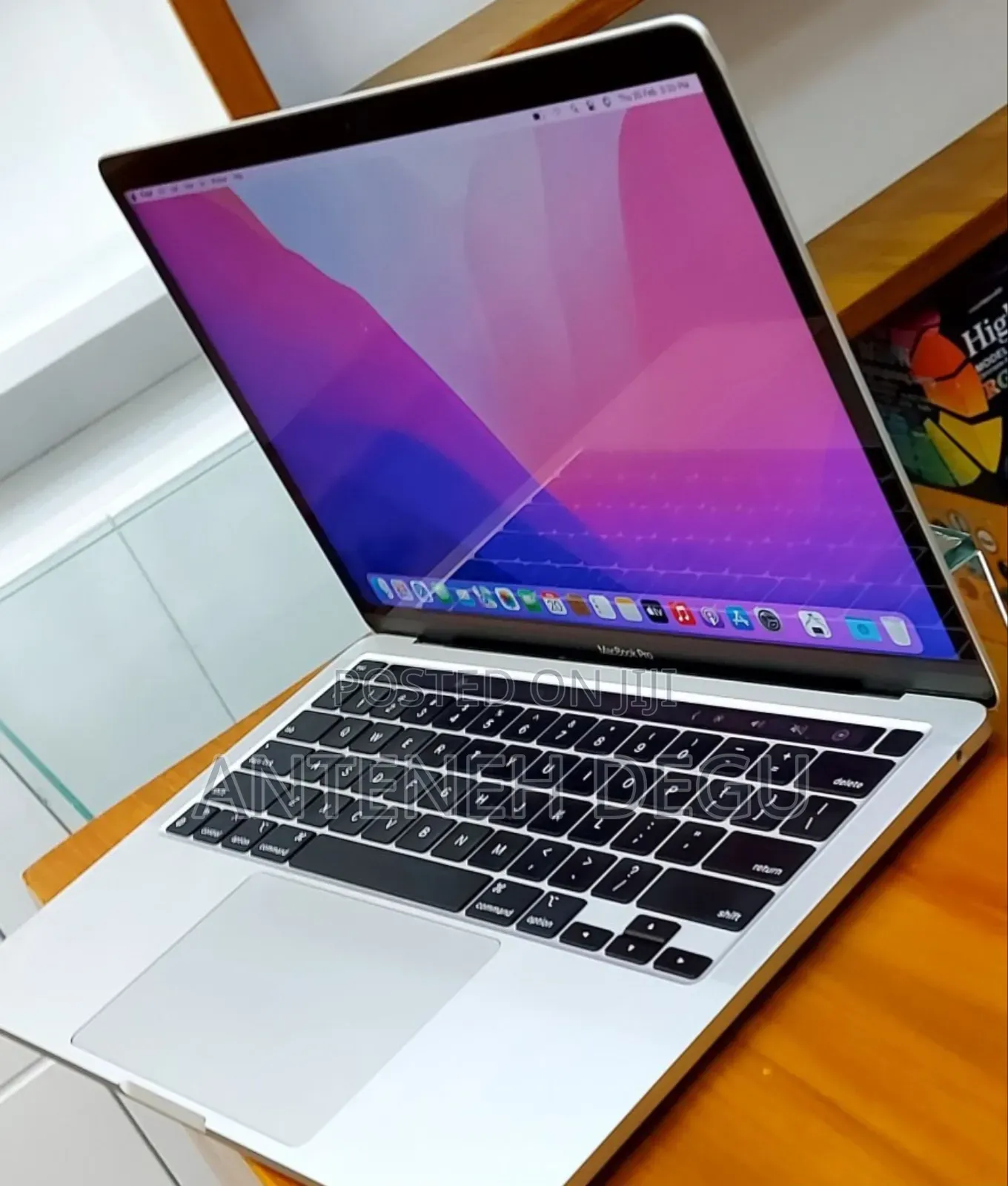 New Laptop Apple MacBook Pro M1 8GB Apple M1 SSD 512GB
