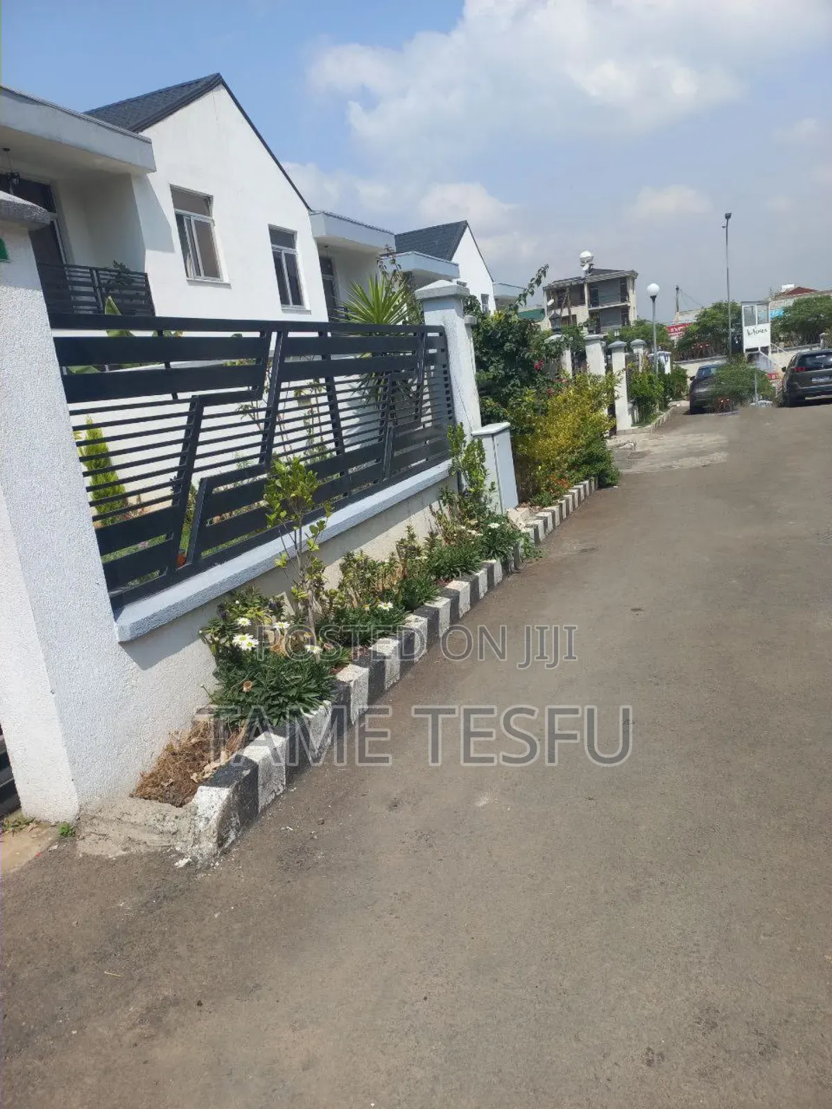 6bdrm House in Hayat Compound, Bole for sale
