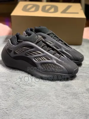 Adidas Yezzy 700 Vs