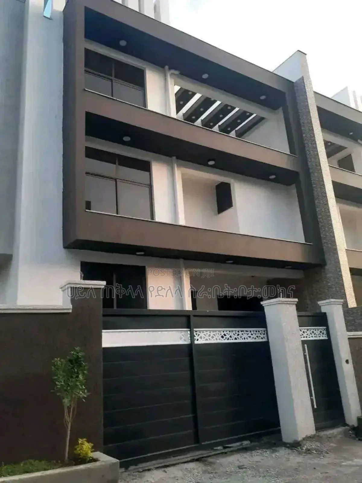 Furnished 7bdrm Townhouse/Terrace in Ayat Area, Yeka for sale