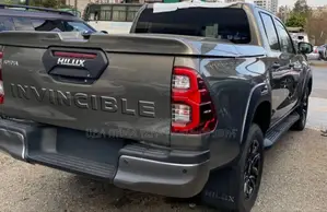 New Toyota Hilux 2023 Green
