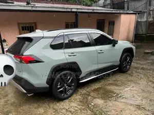 Toyota RAV4 Hybrid 2023 Green