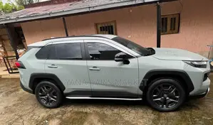 Toyota RAV4 Hybrid 2023 Green