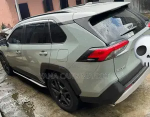 Toyota RAV4 Hybrid 2023 Green