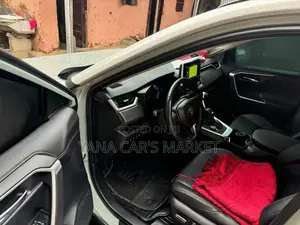 Toyota RAV4 Hybrid 2023 Green