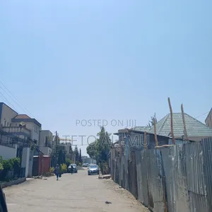 የሚሸጥ ቦታ ሰሚት ጉላጉል ኮምፓውድ 500 ካሬ 25 ሚሊዮን ብር