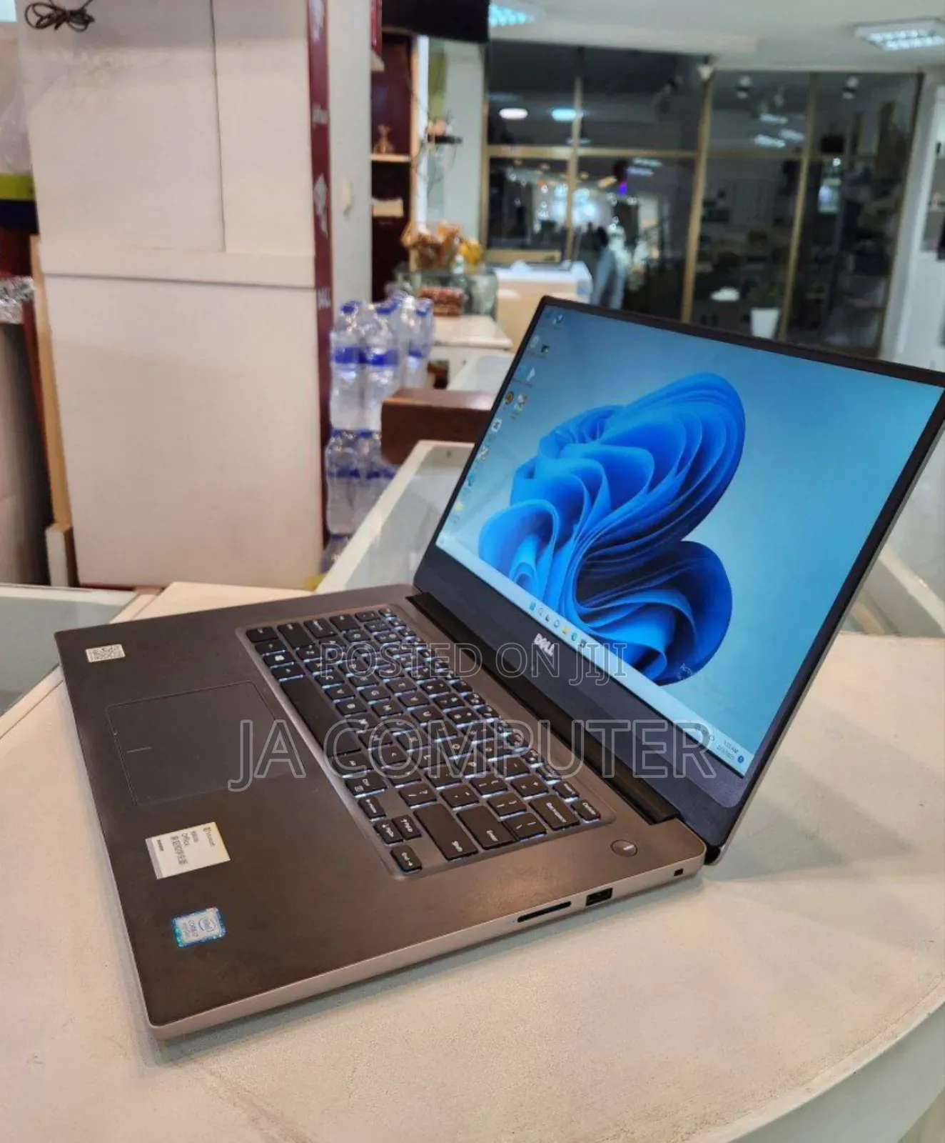New Laptop Dell Inspiron 15 16GB Intel Core I7 SSHD (Hybrid) 750GB