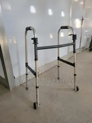 Walker/Walker/Waker Provides Stability Support While Walking
