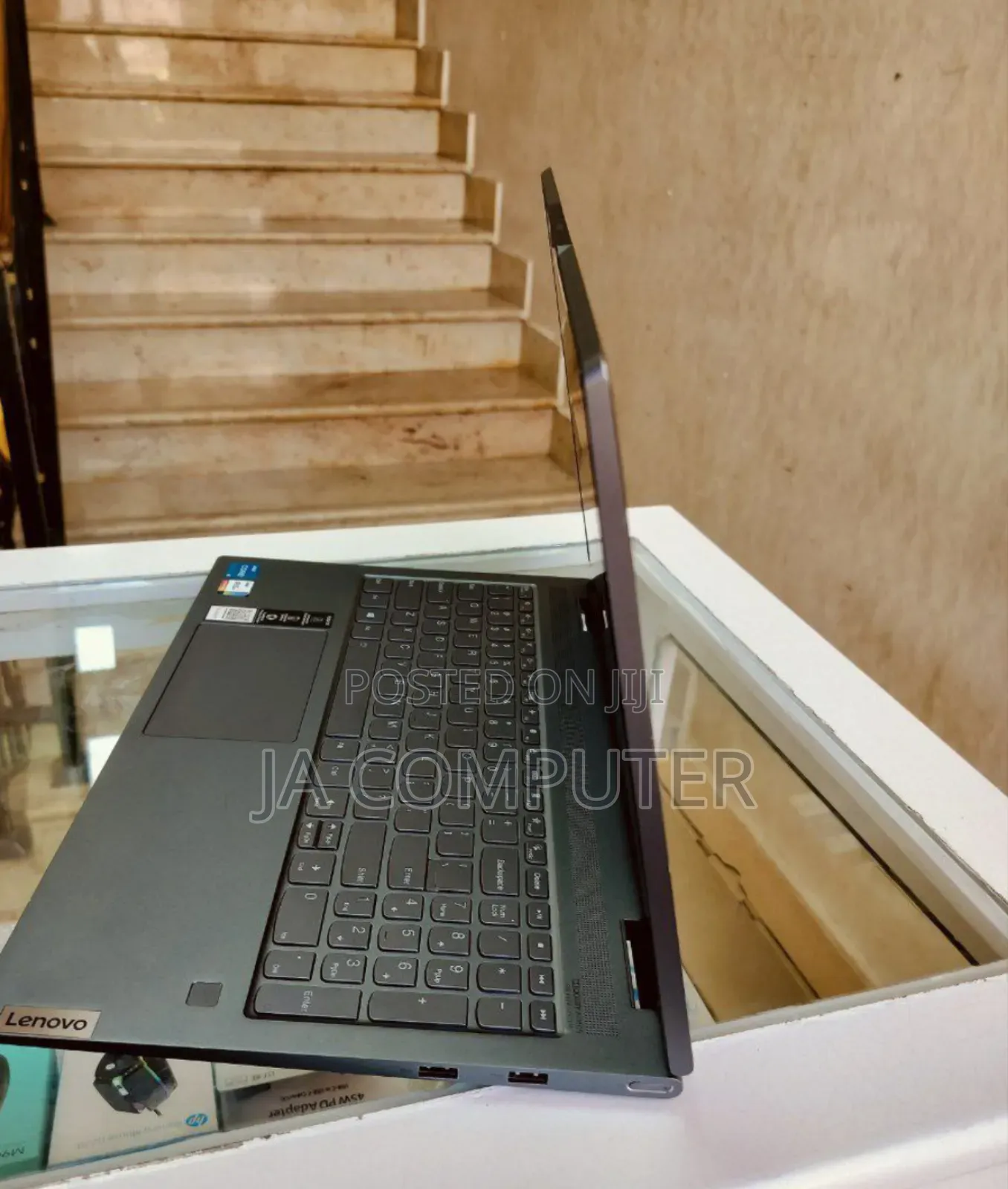 New Laptop Lenovo Yoga 7i 8GB Intel Core I5 SSD 256GB