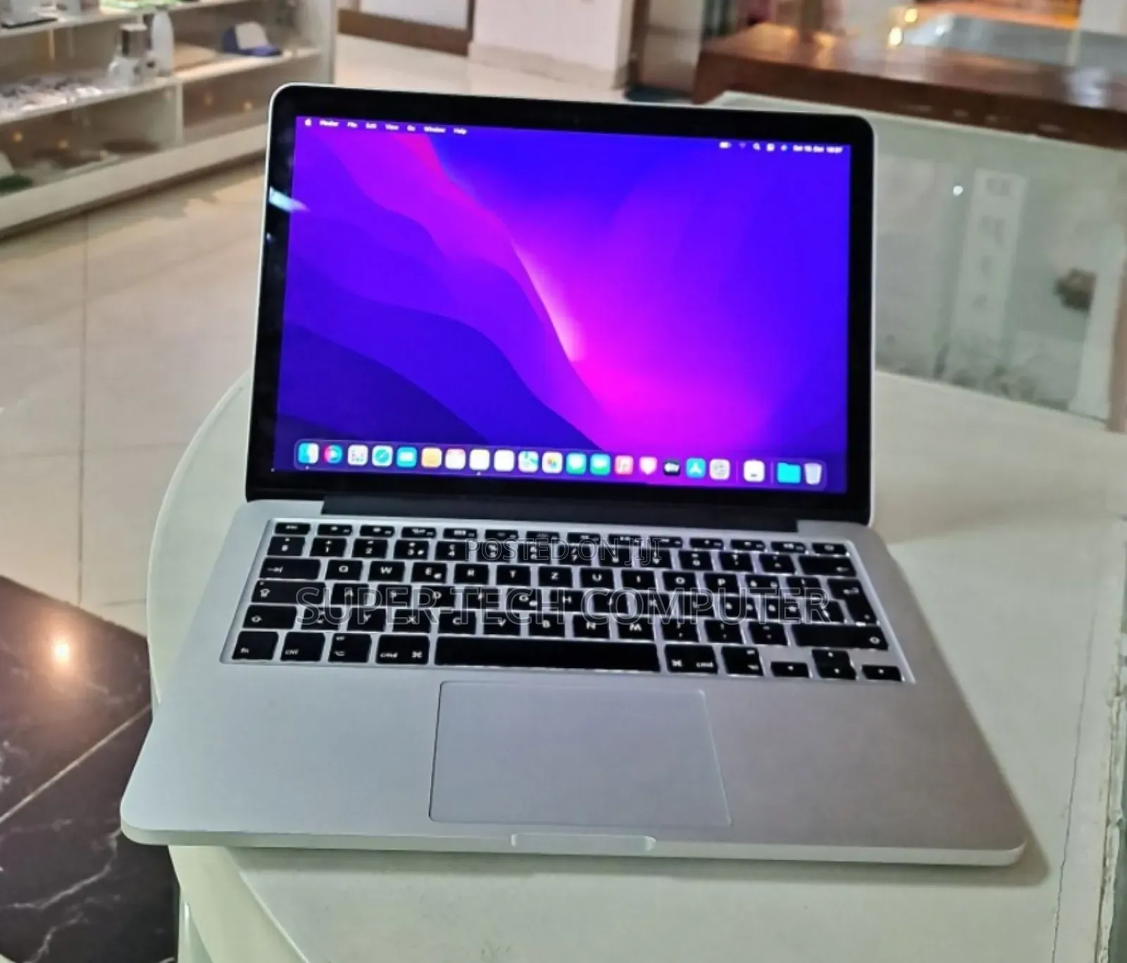 New Laptop Apple MacBook Pro 2015 8GB Intel Core I5 SSD 256GB