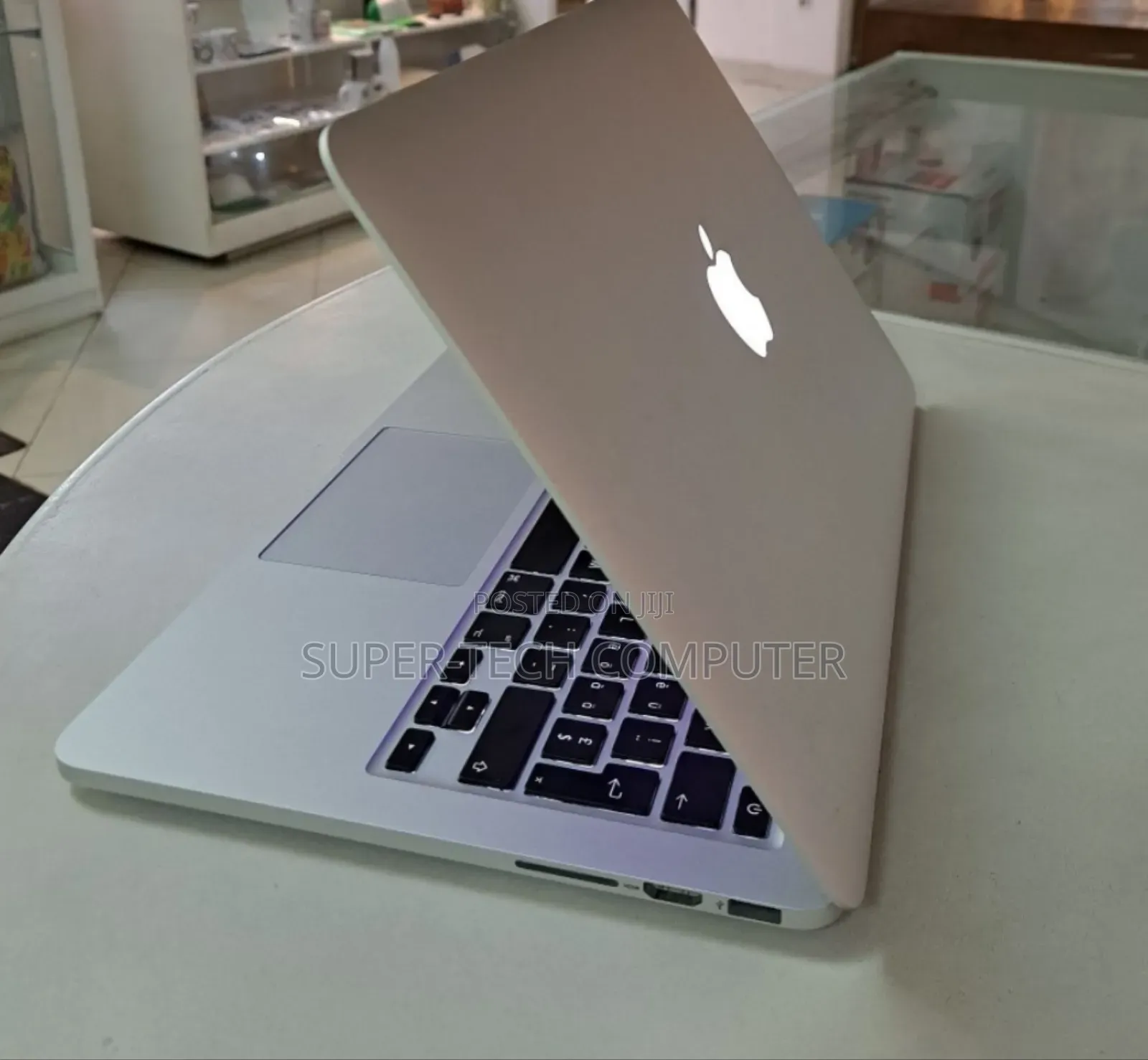 New Laptop Apple MacBook Pro 2015 8GB Intel Core I5 SSD 256GB