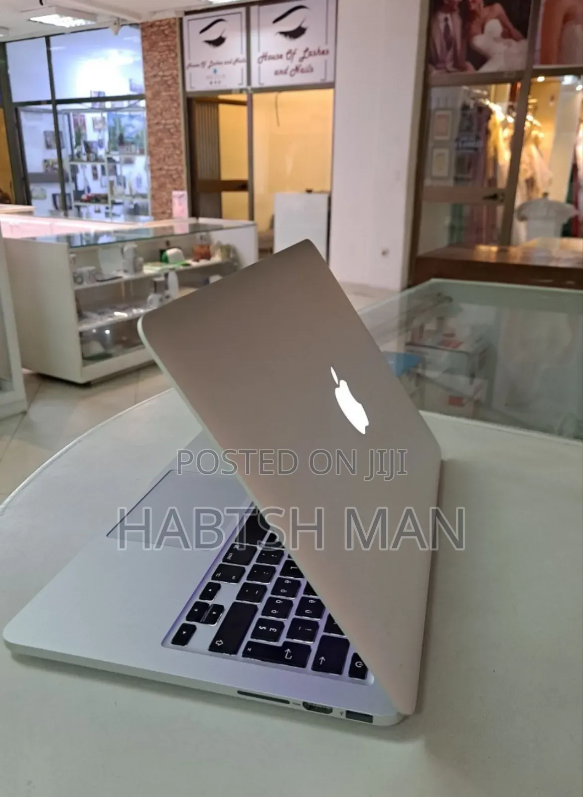 New Laptop Apple MacBook Pro 2015 8GB Intel Core I5 SSD 256GB