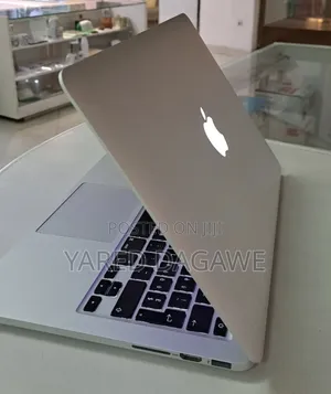 New Laptop Apple MacBook Pro 2015 8GB Intel Core I5 SSD 256GB