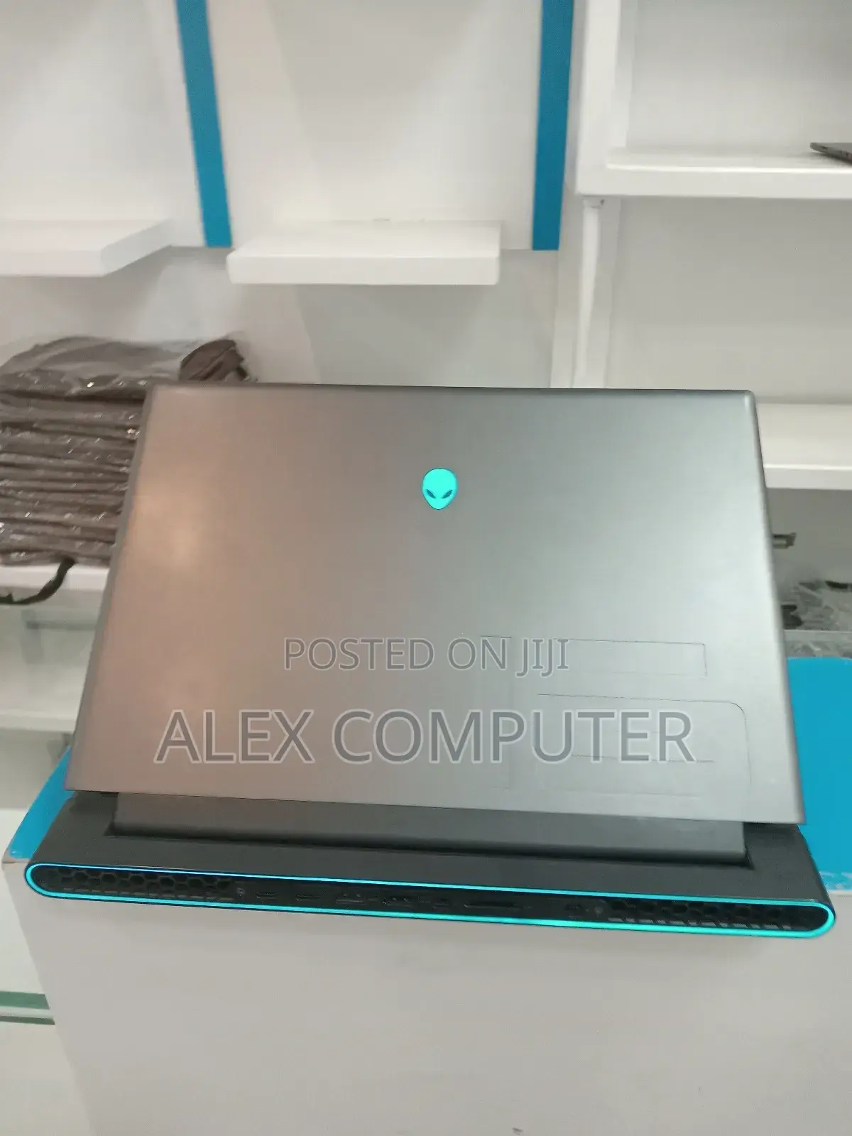 New Laptop Alienware M17x R2 16GB Intel Core I7 SSD 1T