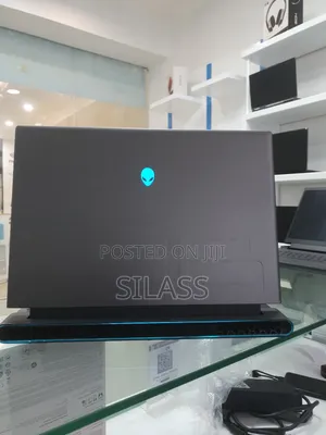 New Laptop Alienware M17x R2 16GB Intel Core I9 SSD 1T