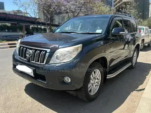 Toyota Land Cruiser Prado 2012 Gray