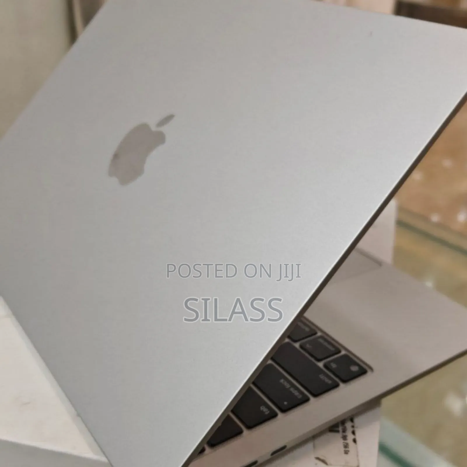 New Laptop Apple MacBook Air 2022 M2 8GB Apple M2 SSD 256GB