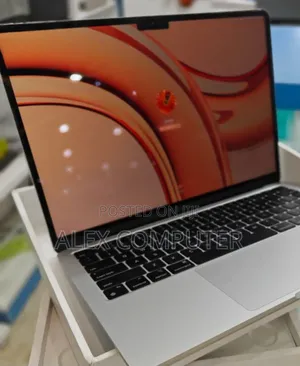 New Laptop Apple MacBook Air 2022 M2 8GB Apple M2 SSD 256GB