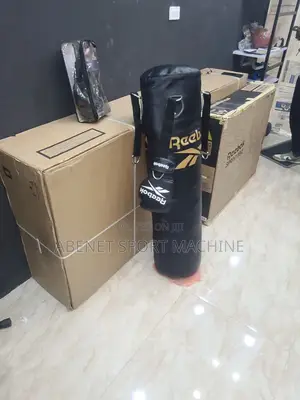 ዘመናዊ Reebok Punching Bag