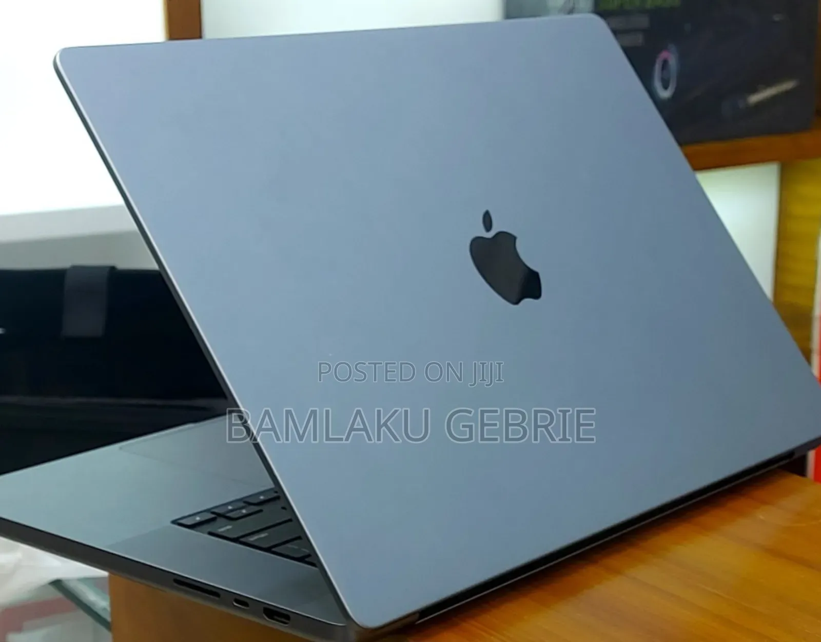 New Laptop Apple MacBook Pro 2021 M1 16GB Apple M1 Pro SSD 1T