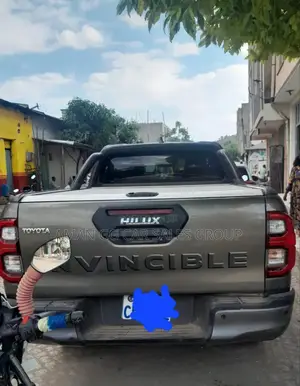 Toyota Hilux 2023 Gray
