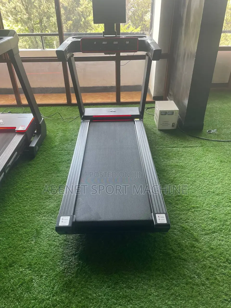 የቤት ዉስጥ ዘመናዊ Adidas T23 መሮጫ ማሽን