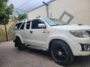 Toyota Hilux 2013 White