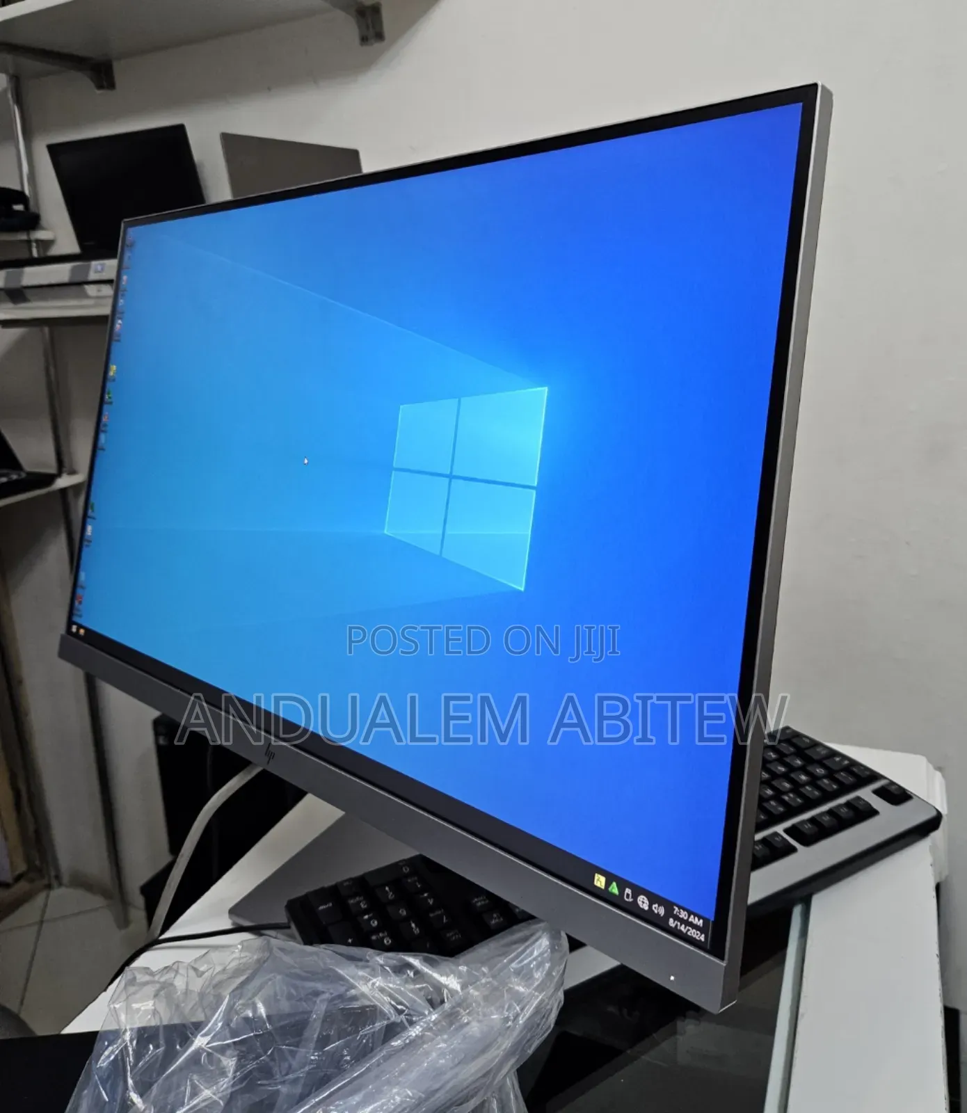 P 24 Inch Frameless Monitor