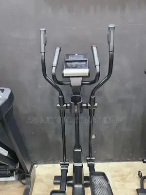 የቤት ዉስጥ ዘመናዊ Adidas X21 Cross Trainer