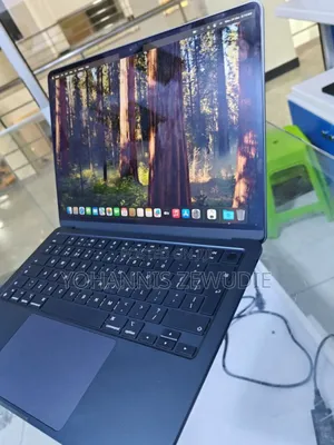 New Laptop Apple MacBook Air 2024 M3 13-Inch 8GB Apple M3 SSD 256GB