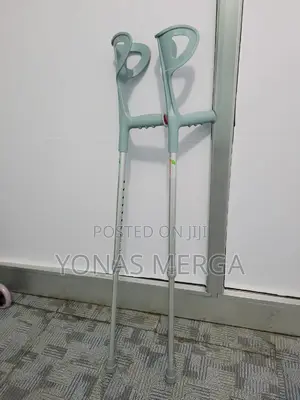 Crutches፬晷easy Push-Button Adjustments Raise or Lower Crutch