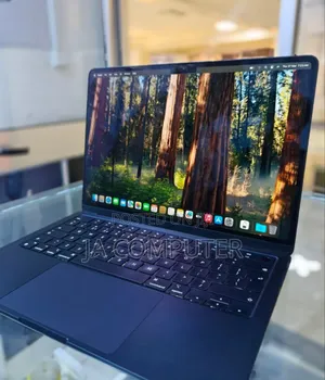 New Laptop Apple MacBook Air 2024 M3 13-Inch 8GB Apple M3 SSD 256GB