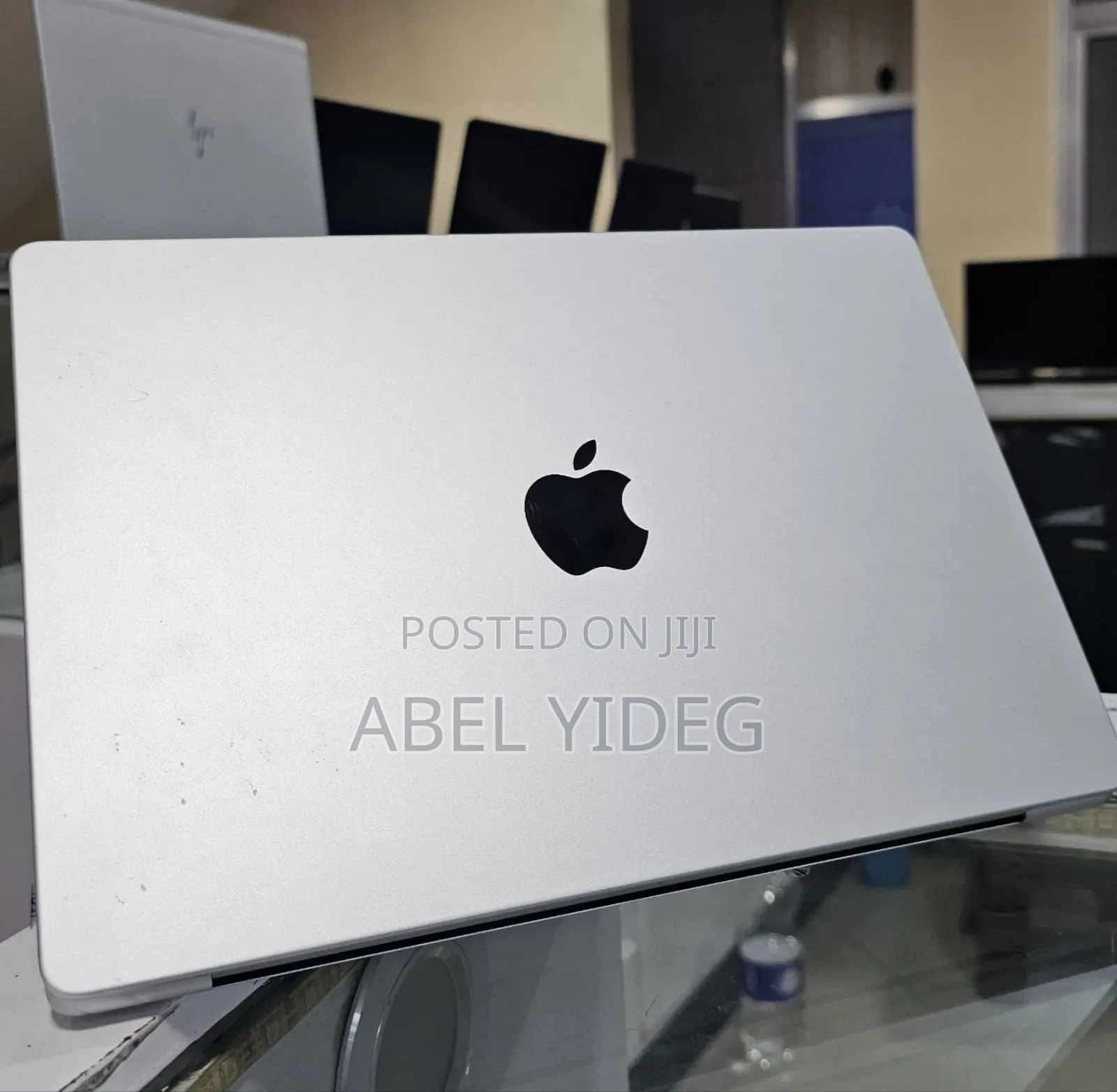 New Laptop Apple MacBook Pro 8GB Apple M3 SSD 512GB