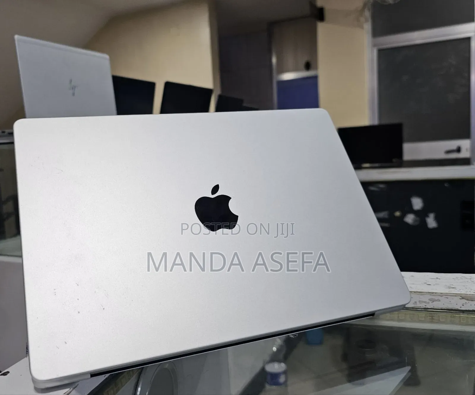 New Laptop Apple MacBook Pro 8GB Apple M3 SSD 512GB