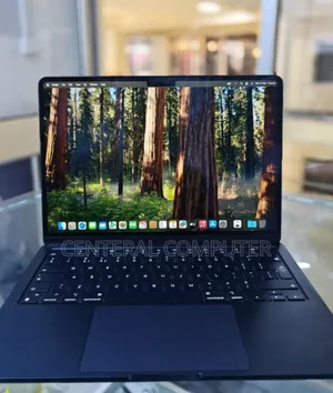 New Laptop Apple MacBook Air 2023 M2 8GB Apple M3 SSD 256GB
