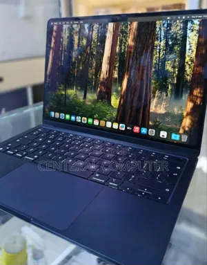 New Laptop Apple MacBook Air 2023 M2 8GB Apple M3 SSD 256GB