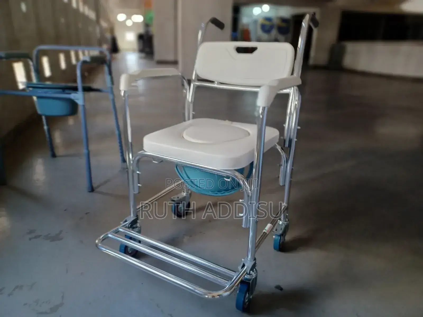 Commode Chair4commode Chair6ጎማ ያለው Commode Chair3 Poty Chair