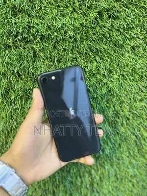 Apple iPhone SE (2020) 128 GB Black