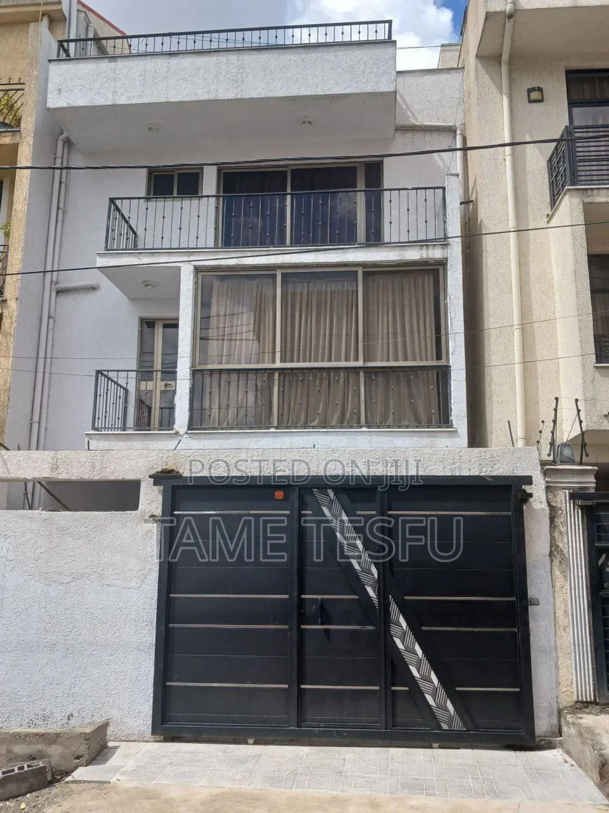 6bdrm House in Hayat Compound, Bole for sale