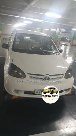 Toyota Platz 2001 White