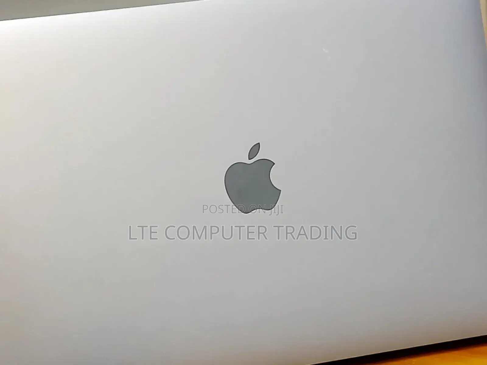 New Laptop Apple MacBook Air 2022 M2 8GB Apple M2 SSD 256GB