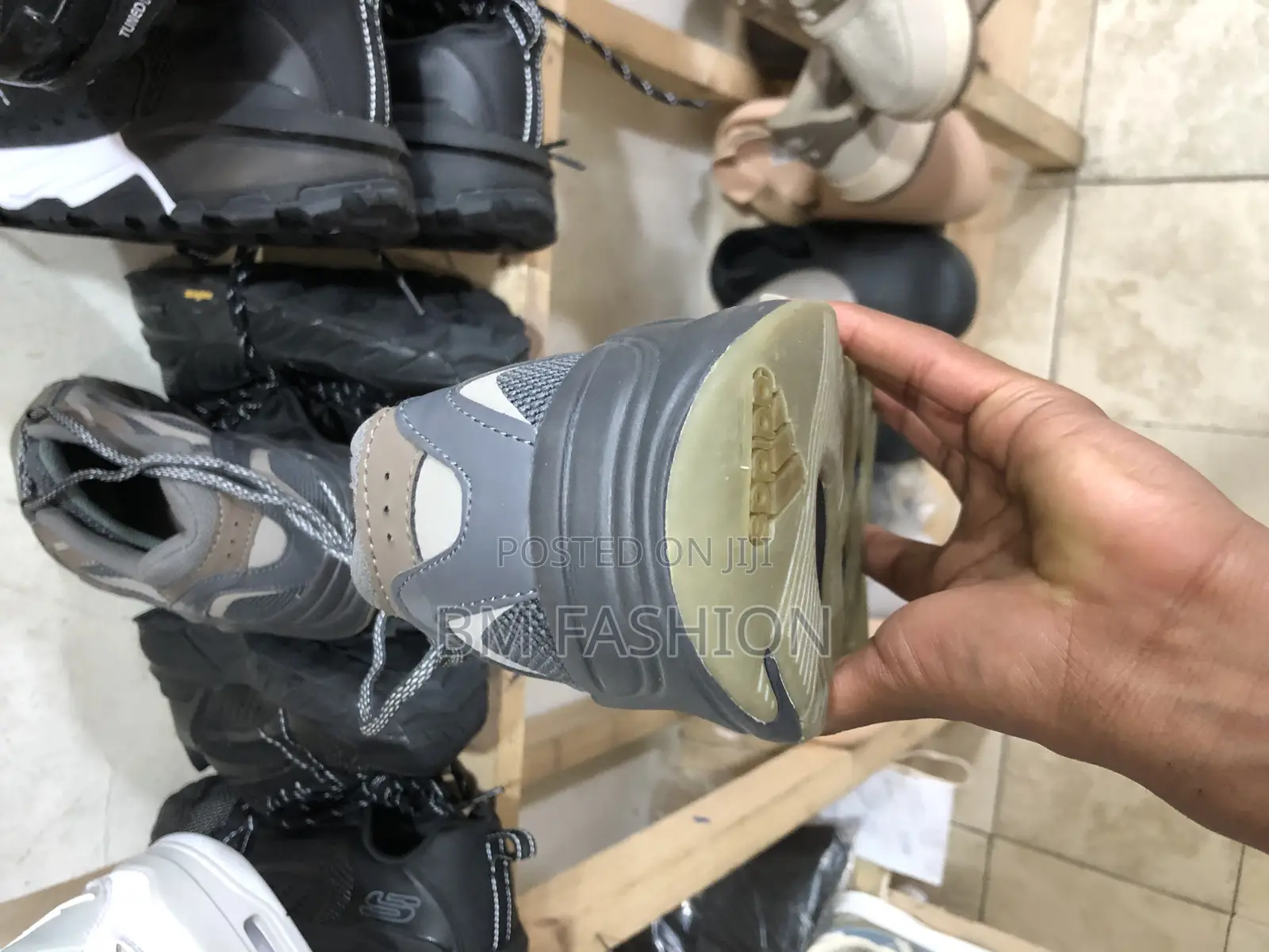Adidas Yeezy 700 V2