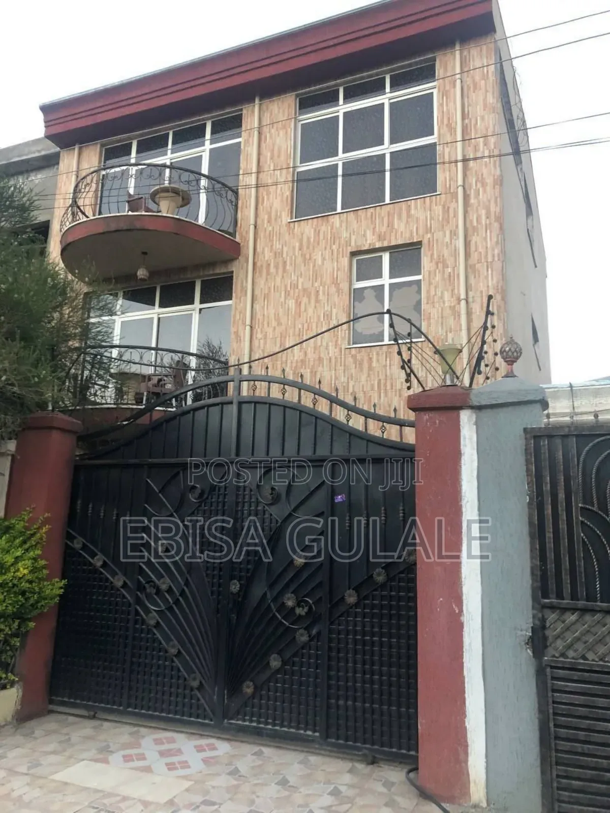 Furnished 6bdrm Apartment in Yeka for sale
