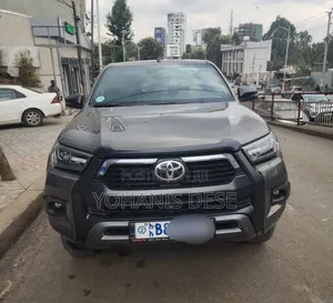 Toyota Hilux 2022 Gray
