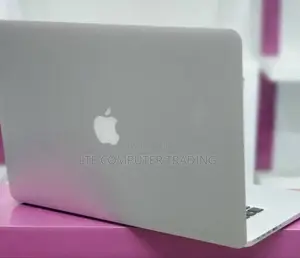 New Laptop Apple MacBook Pro 2017 16GB Intel Core I7 SSD 256GB