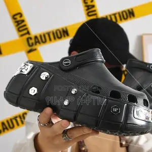 Women’S Stylish Chunky ‘Triple Black’ Slides Crocs Shoes