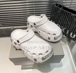 Women’S Chunky Slip-on Sandals Crocs