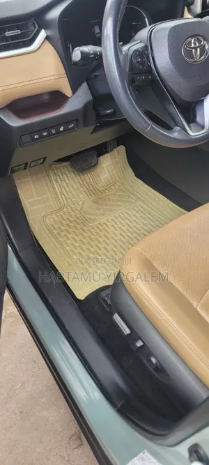 Toyota RAV4 2021 Green