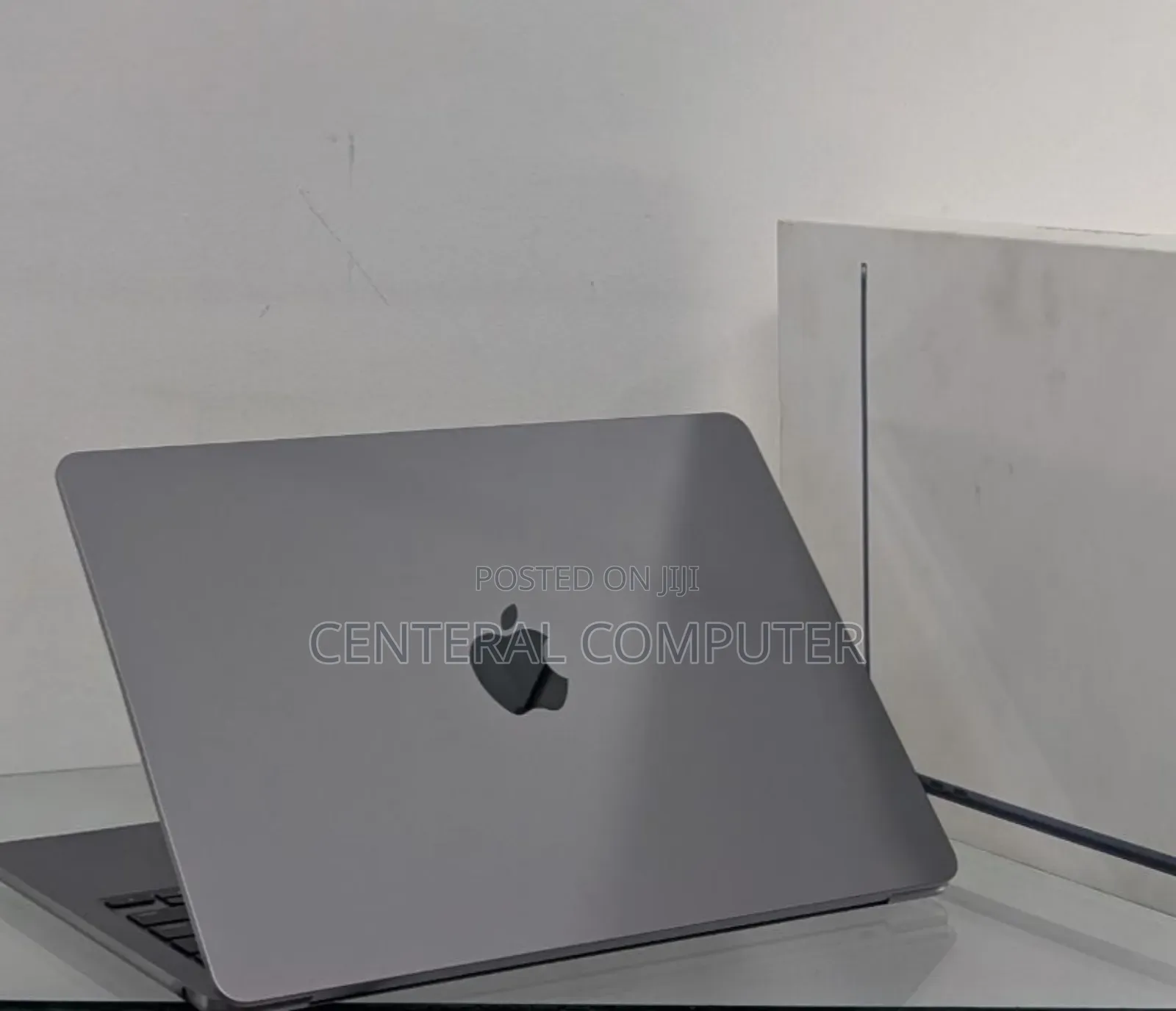 New Laptop Apple MacBook Air 2024 M3 13-Inch 8GB Apple M3 SSD 256GB